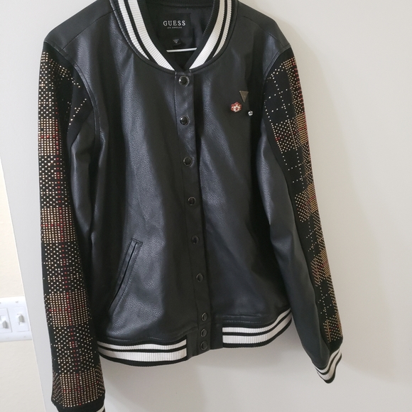 Guess - Picture 2 of 4